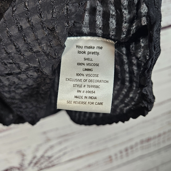 Rahi Marina black and white puff sleeve top - Picture 8 of 13